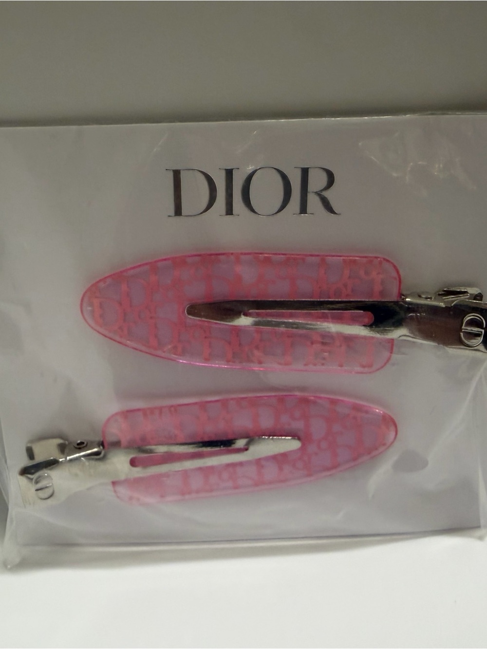 🎡🎡🎡 New- DIOR Beauty Pink Logo Resin Hair Clips - Set of 2